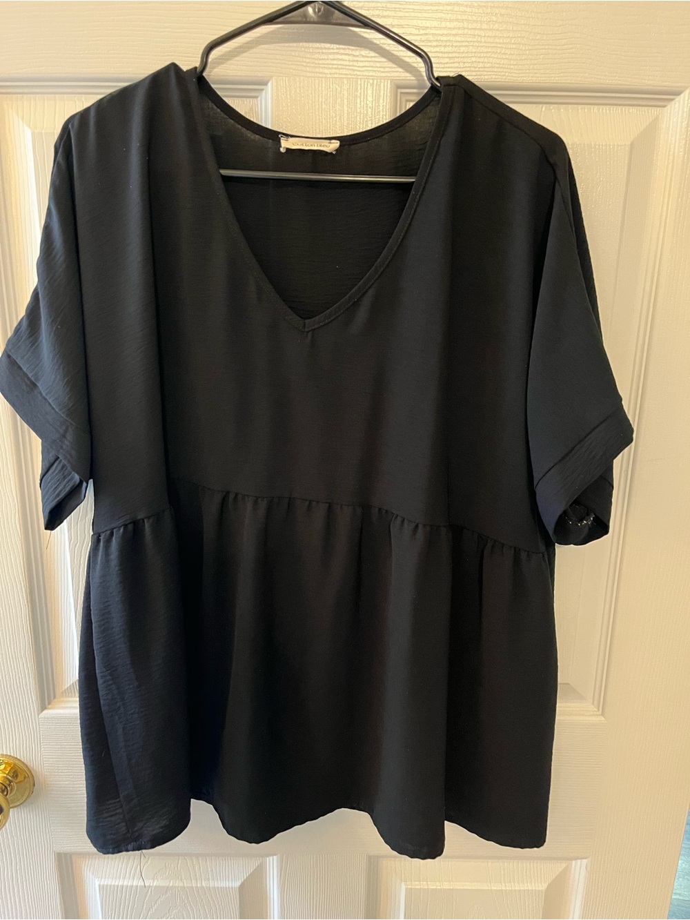 Relaxed Peplum V-Neck Tunic Top - Black